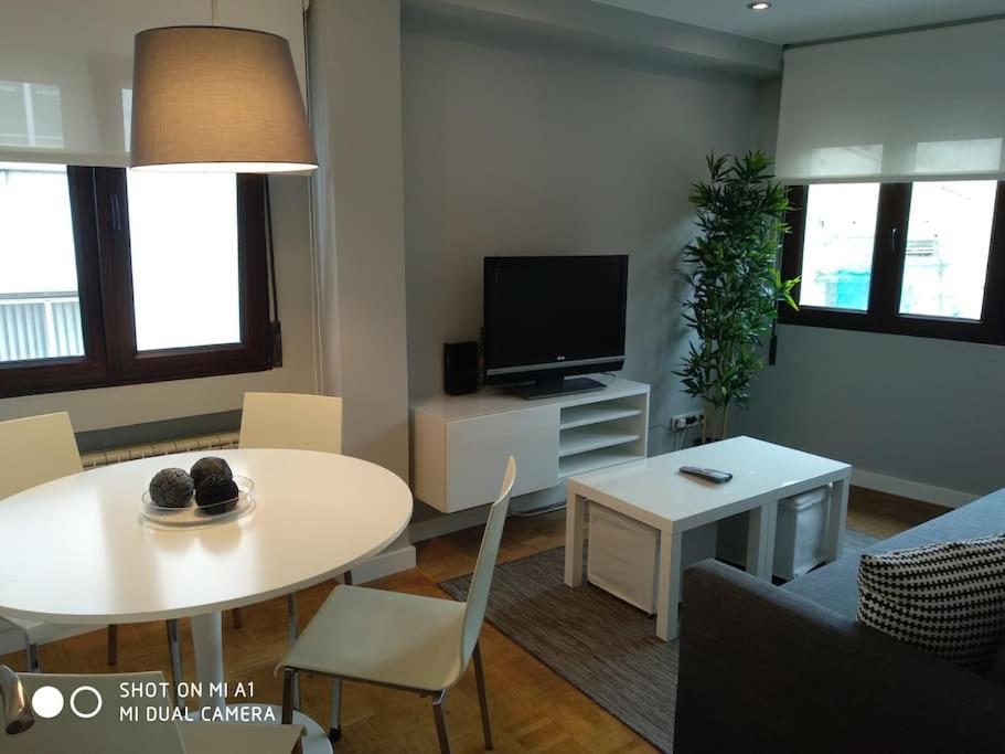 Moderno Apartamento En El Centro. El Carmen Wifi Gijon Luaran gambar